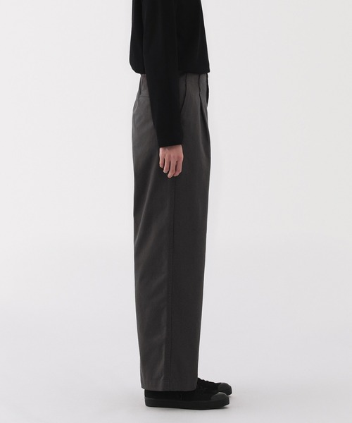 無印良品（ムジルシリョウヒン）の「婦人　ムラ糸　チノタックワイドパンツ（その他パンツ・レディース・ダークグレー/ダークベージュ/ブラック/アイボリー・S/M/L/XL）」の22枚目の写真