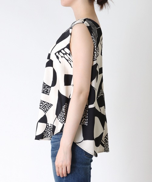TITE IN THE STORE（ティテ　インザ　ストア）の「【CHIGNON/シニヨン】前後2WAYアート柄ブラウス（シャツ/ブラウス・レディース・カーキ/ブラック・38）」の13枚目の写真