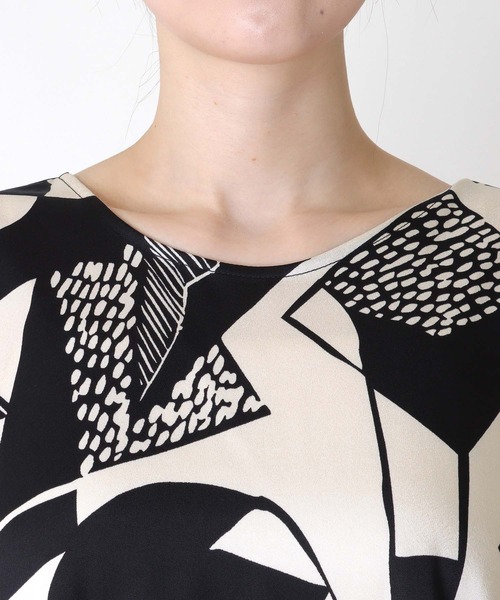 TITE IN THE STORE（ティテ　インザ　ストア）の「【CHIGNON/シニヨン】前後2WAYアート柄ブラウス（シャツ/ブラウス・レディース・カーキ/ブラック・38）」の15枚目の写真