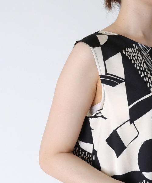 TITE IN THE STORE（ティテ　インザ　ストア）の「【CHIGNON/シニヨン】前後2WAYアート柄ブラウス（シャツ/ブラウス・レディース・カーキ/ブラック・38）」の16枚目の写真