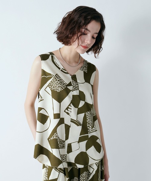 TITE IN THE STORE（ティテ　インザ　ストア）の「【CHIGNON/シニヨン】前後2WAYアート柄ブラウス（シャツ/ブラウス・レディース・カーキ/ブラック・38）」の11枚目の写真