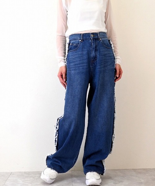STYLEBLOCK(スタイルブロック)の「デニムサイドフリルパンツ(デニムパンツ・レディース・ライトブルー/ブラック/ブルー・S/M)」の3枚目の写真