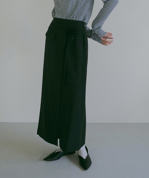 MANOF(マノフ)の「LINEN WRAP SKIRT(スカート・レディース・ブラック/ベージュ・S/M)」の2枚目の写真