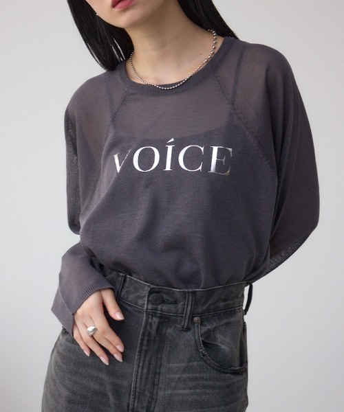 AZUL by moussy(アズールバイマウジー)の「シアーロゴニットトップス(Tシャツ/カットソー・レディース・アイボリー/ブラック・FREE)」の2枚目の写真