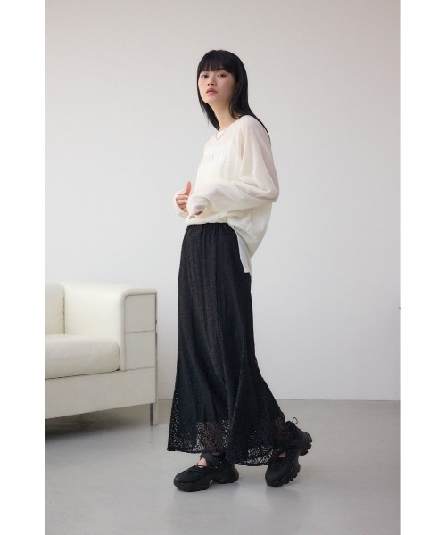 AZUL by moussy(アズールバイマウジー)の「シアーロゴニットトップス(Tシャツ/カットソー・レディース・アイボリー/ブラック・FREE)」の5枚目の写真