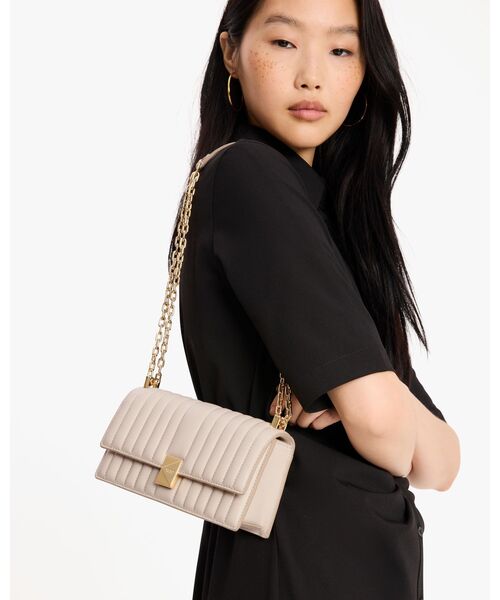 kate spade new york(ケイトスペード ニューヨーク)の「デコ キルテッド ミニ フラップ チェーン クロスボディ(ショルダーバッグ・レディース・ピンク・ONESIZE)」の3枚目の写真