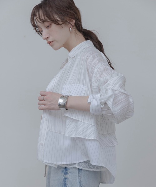 Eimee Law（エイミーロウ）の「ティアードフリルストライプシャツ（シャツ/ブラウス・レディース・オフホワイト/ライトブルー/アイボリー/ブルー・FREE）」の12枚目の写真