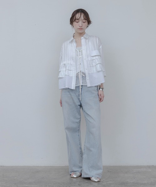 Eimee Law（エイミーロウ）の「ティアードフリルストライプシャツ（シャツ/ブラウス・レディース・オフホワイト/ライトブルー/アイボリー/ブルー・FREE）」の5枚目の写真