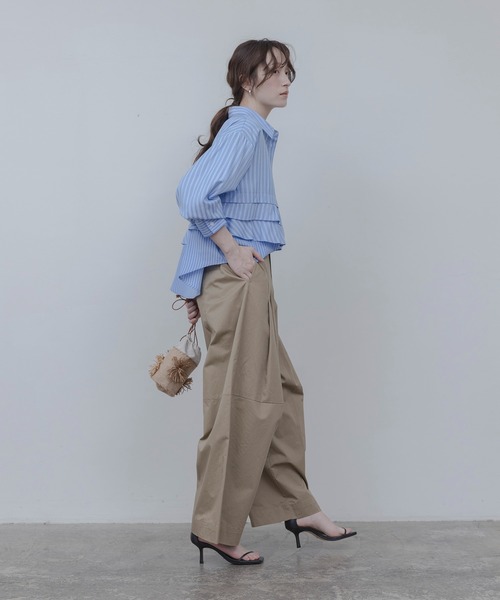 Eimee Law（エイミーロウ）の「ティアードフリルストライプシャツ（シャツ/ブラウス・レディース・オフホワイト/ライトブルー/アイボリー/ブルー・FREE）」の19枚目の写真