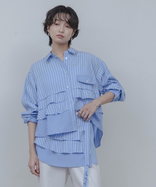 Eimee Law(エイミーロウ)の「ティアードフリルストライプシャツ(シャツ/ブラウス・レディース・オフホワイト/ライトブルー/アイボリー/ブルー・FREE)」の5枚目の写真