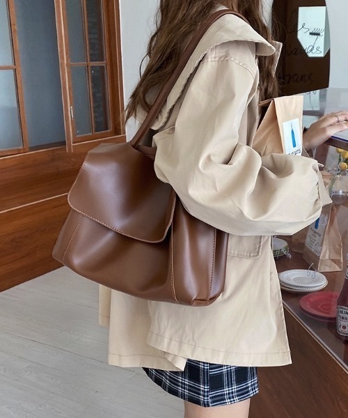 gossip!ロサンゼルス(ゴシップロサンゼルス)の「2WAY メッセンジャー トートバッグ A4収納可能(ショルダーバッグ・レディース・ブラウン/ブラック・FREE)」の10枚目の写真