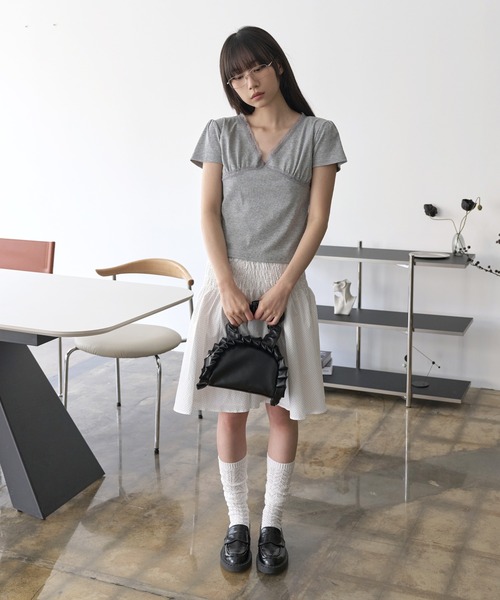 UNE MANSION(ユヌマンション)の「【長調節可能ストリング付き】2WAYラブリーフリルミニハンドバッグ/ショルダーバッグ(ショルダーバッグ・レディース・アイボリー/ブラック・ONE SIZE)」の14枚目の写真