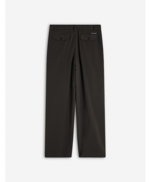 Maison Kitsune（メゾンキツネ）の「RELAXED PLEATED PANTS