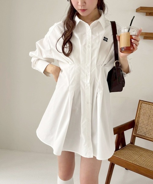 one after another NICE CLAUP（ワンアフターアナザーナイスクラップ）の「【-5㎏見え】バックレースアップシャツチュニック（シャツ/ブラウス・レディース・サックスブルー系/サックスブルー/オフホワイト・FREE）」の2枚目の写真