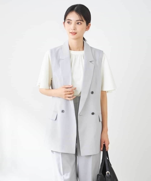 a.v.v（アーヴェヴェ）の「【洗える/イージーケア/UVカット/接触冷感/吸水速乾】サマーストレッチダブルジレ（その他アウター・レディース・ネイビー/ベージュ/ライトグレー・38/36/40）」の2枚目の写真