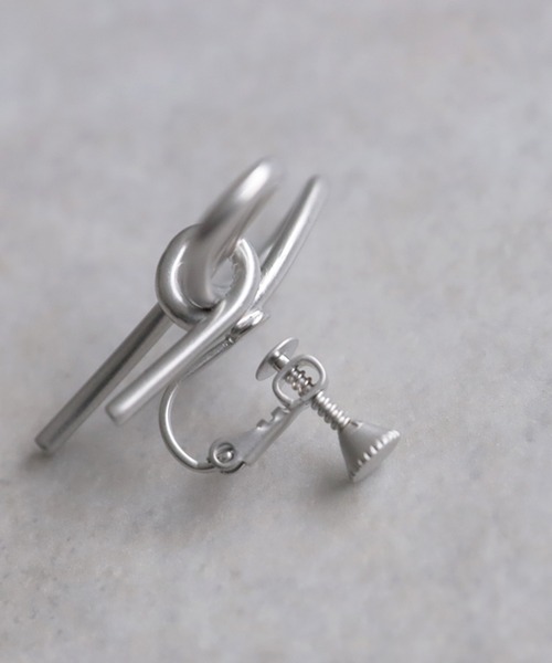 antiqua（アンティカ）の「マットリボンイヤリング（イヤリング・レディース・ゴールド/ブラック/シルバー・フリー）」の18枚目の写真