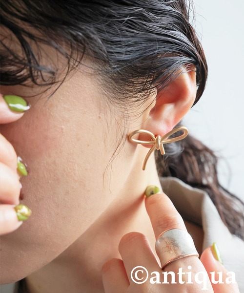 antiqua（アンティカ）の「マットリボンイヤリング（イヤリング・レディース・ゴールド/ブラック/シルバー・フリー）」の11枚目の写真