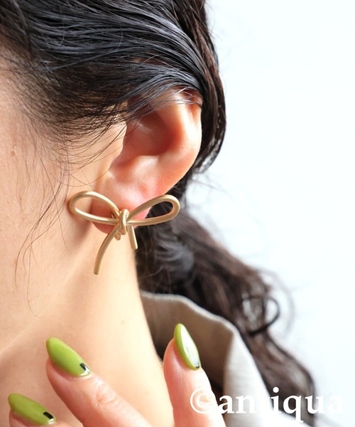 antiqua（アンティカ）の「マットリボンイヤリング（イヤリング・レディース・ゴールド/ブラック/シルバー・フリー）」の13枚目の写真