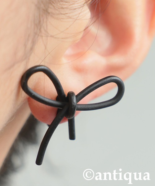 antiqua（アンティカ）の「マットリボンイヤリング（イヤリング・レディース・ゴールド/ブラック/シルバー・フリー）」の6枚目の写真