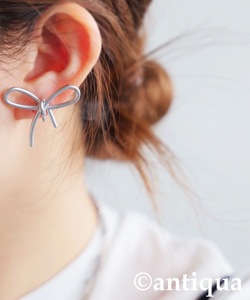 antiqua（アンティカ）の「マットリボンイヤリング（イヤリング・レディース・ゴールド/ブラック/シルバー・フリー）」の9枚目の写真