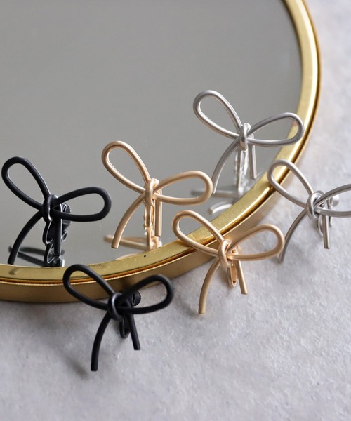antiqua（アンティカ）の「マットリボンイヤリング（イヤリング・レディース・ゴールド/ブラック/シルバー・フリー）」の14枚目の写真