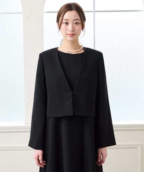 AIMER(エメ)の「【夏用喪服・礼服】ウォッシャブル Vネックフレアスリーブ サマーブラックフォーマルジャケット(ノーカラージャケット・レディース・ブラック・MEDIUM/LARGE)」の4枚目の写真