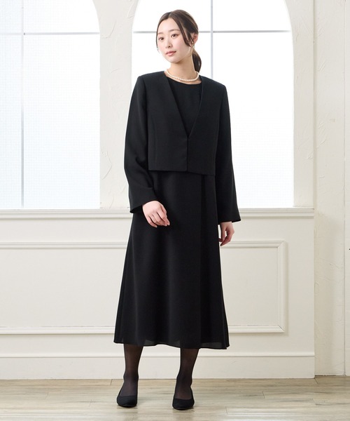 AIMER(エメ)の「【夏用喪服・礼服】ウォッシャブル Vネックフレアスリーブ サマーブラックフォーマルジャケット(ノーカラージャケット・レディース・ブラック・MEDIUM/LARGE)」の3枚目の写真