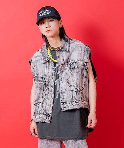 a.p.o.v.(エーピーオービー)の「a.p.o.v. オーバーサイズヴィンテージライクブリーチウォッシュデニムベスト(ベスト・メンズ・ブラック・ONESIZE)」の1枚目の写真