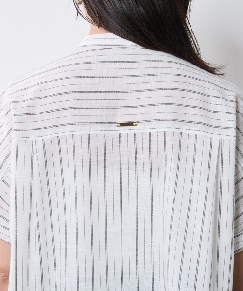 CHIC STYLE（シックスタイル）の「ストライプフレンチスリーブシャツ＜大きいサイズ有＞シックスタイル（シャツ/ブラウス・レディース・ホワイト系/ネイビー系・M/L/LL/3L/4L/5L）」の4枚目の写真