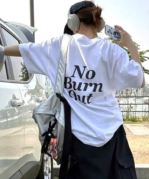 SHEENA(シーナ)の「Burn OutロゴオーバーサイズTシャツ(Tシャツ/カットソー・レディース・ホワイト/ブラック・M)」の3枚目の写真