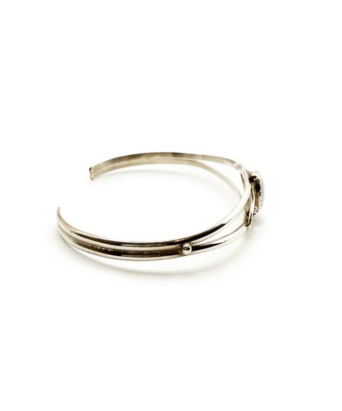 Indian Jewelry（インディアンジュエリー）の「THEATER シアター ネイティブデザインティックフラットコッパーバングル Made in USA（バングル/リストバンド・メンズ・ブルー/ホワイト・FREE）」の5枚目の写真