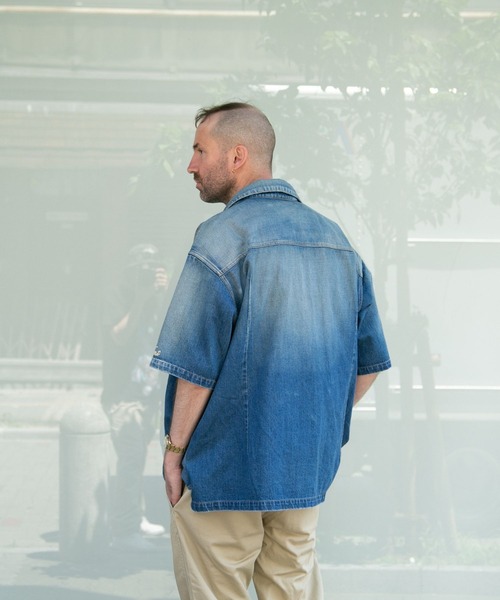 TMT(ティーエムティー)の「10oz DENIM SHORT SLEEVE SHIRTS(OVERSIZED)(Tシャツ/カットソー・メンズ・インディゴブルー/ライトインディゴブルー・FREE)」の4枚目の写真
