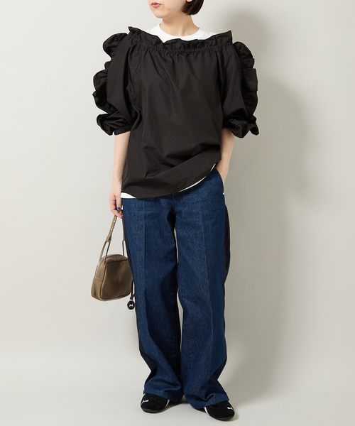 Bonum（ボナム）の「オフショルダーフリルブラウス（シャツ/ブラウス・レディース・ブラック/ホワイト・FREE）」の8枚目の写真