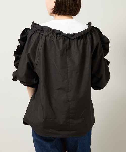 Bonum（ボナム）の「オフショルダーフリルブラウス（シャツ/ブラウス・レディース・ブラック/ホワイト・FREE）」の4枚目の写真