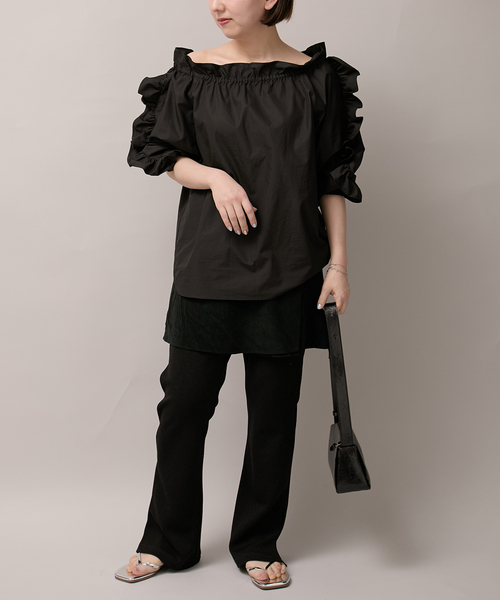 Bonum（ボナム）の「オフショルダーフリルブラウス（シャツ/ブラウス・レディース・ブラック/ホワイト・FREE）」の16枚目の写真