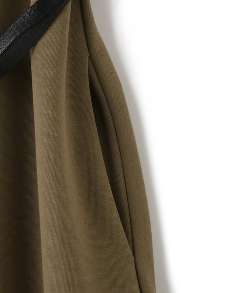 ADAM ET ROPE'（アダムエロペ）の「【サステナブル】ベルトコンビアシメワンピース（ワンピース・レディース・ブラック/ブラウン・FREE）」の21枚目の写真