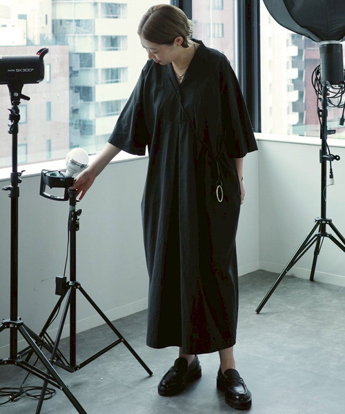 JOURNAL STANDARD LUXE（ジャーナルスタンダード　ラックス）の「ミリタリークロス ワンピース（ワンピース・レディース・ブラック・FREE）」の4枚目の写真