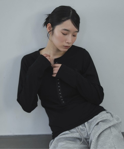 feepur（フェピュール）の「フライスホックロンTee（Tシャツ/カットソー・レディース・オフホワイト/ブラック・MEDIUM）」の2枚目の写真