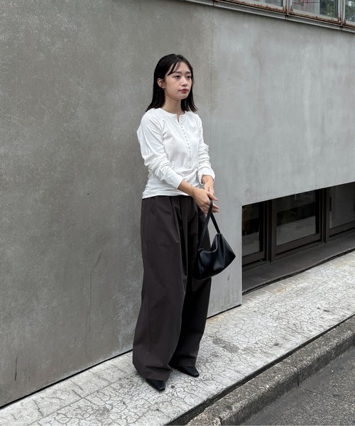 feepur（フェピュール）の「フライスホックロンTee（Tシャツ/カットソー・レディース・オフホワイト/ブラック・MEDIUM）」の18枚目の写真