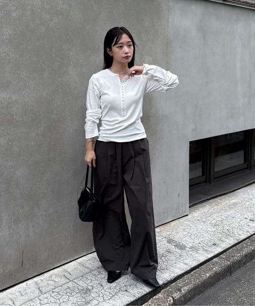 feepur（フェピュール）の「フライスホックロンTee（Tシャツ/カットソー・レディース・オフホワイト/ブラック・MEDIUM）」の16枚目の写真