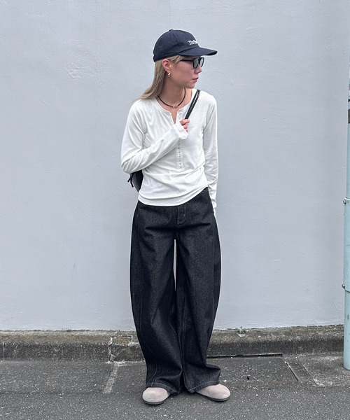 feepur（フェピュール）の「フライスホックロンTee（Tシャツ/カットソー・レディース・オフホワイト/ブラック・MEDIUM）」の9枚目の写真