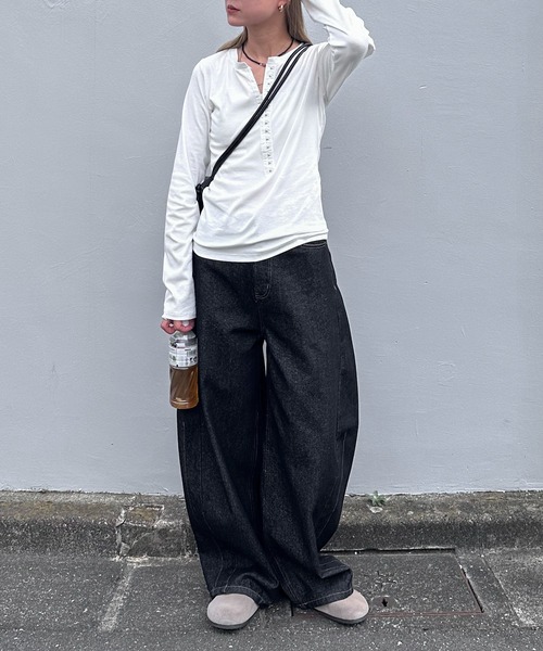 feepur（フェピュール）の「フライスホックロンTee（Tシャツ/カットソー・レディース・オフホワイト/ブラック・MEDIUM）」の5枚目の写真