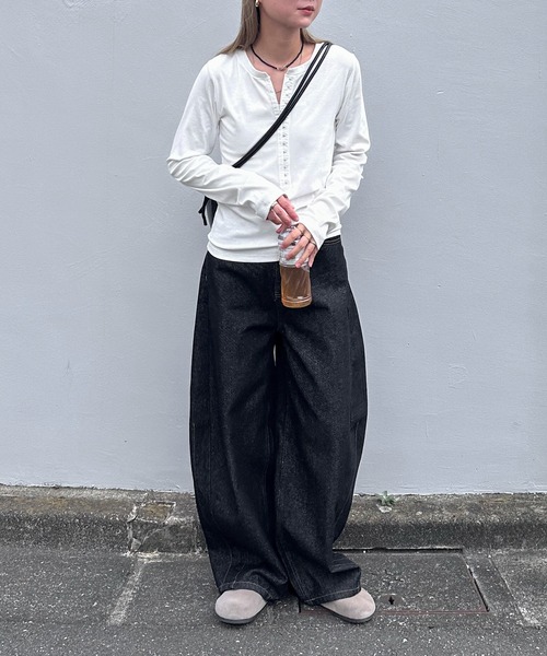 feepur（フェピュール）の「フライスホックロンTee（Tシャツ/カットソー・レディース・オフホワイト/ブラック・MEDIUM）」の6枚目の写真