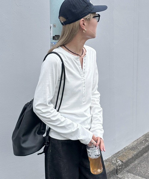 feepur（フェピュール）の「フライスホックロンTee（Tシャツ/カットソー・レディース・オフホワイト/ブラック・MEDIUM）」の14枚目の写真