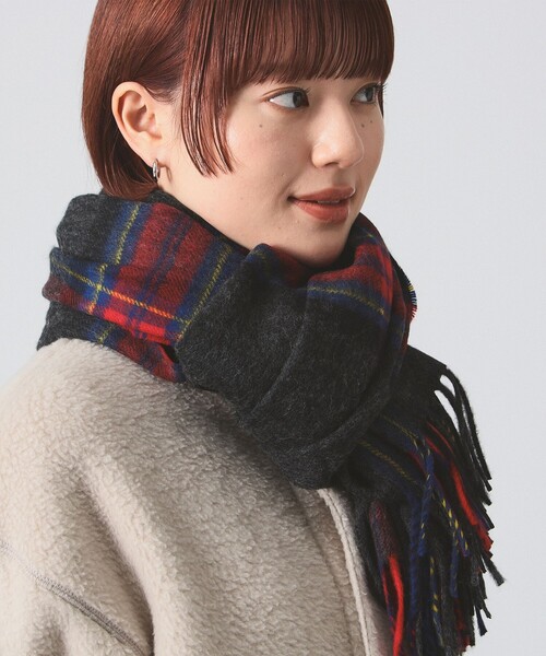 Ray BEAMS(レイビームス)の「MOON チェック ストール 25AW(マフラー・レディース・グレー/オフホワイト/ダークグリーン・ONE SIZE)」の2枚目の写真