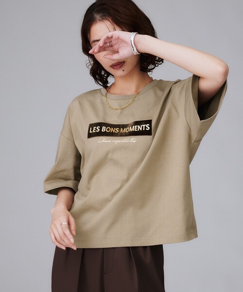 UNTITLED（アンタイトル）の「【コットン100/ゆったり/ショート丈/洗える】ベロアロゴTシャツ（Tシャツ/カットソー・レディース・ホワイト系8/ベージュ系/ホワイト系3・48/44/04/02/00）」の3枚目の写真