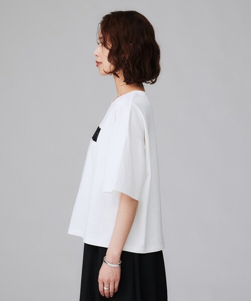 UNTITLED（アンタイトル）の「【コットン100/ゆったり/ショート丈/洗える】ベロアロゴTシャツ（Tシャツ/カットソー・レディース・ホワイト系8/ベージュ系/ホワイト系3・48/44/04/02/00）」の18枚目の写真