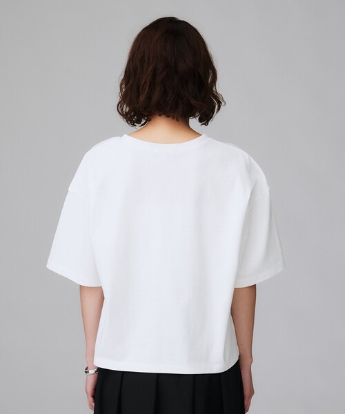 UNTITLED（アンタイトル）の「【コットン100/ゆったり/ショート丈/洗える】ベロアロゴTシャツ（Tシャツ/カットソー・レディース・ホワイト系8/ベージュ系/ホワイト系3・48/44/04/02/00）」の19枚目の写真