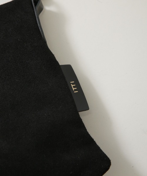 ITTI（イッチ）の「ITTI/別注 MARY SACOCHE / suede（ショルダーバッグ・メンズ・ブラウン/ブラック・FREE）」の7枚目の写真