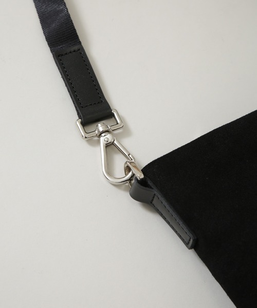 ITTI（イッチ）の「ITTI/別注 MARY SACOCHE / suede（ショルダーバッグ・メンズ・ブラウン/ブラック・FREE）」の8枚目の写真